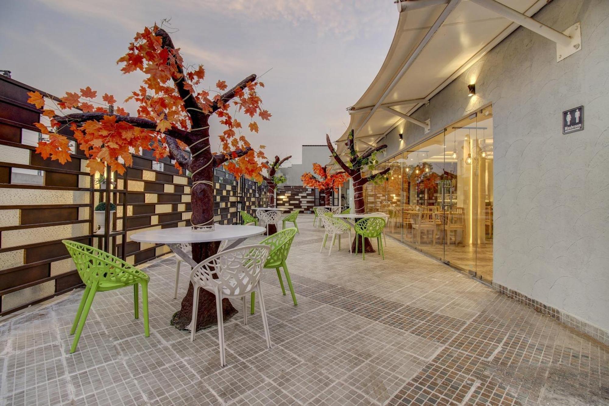 Super Townhouse Geetraj Near Shalimar Gateway Lucknow Hotell Eksteriør bilde