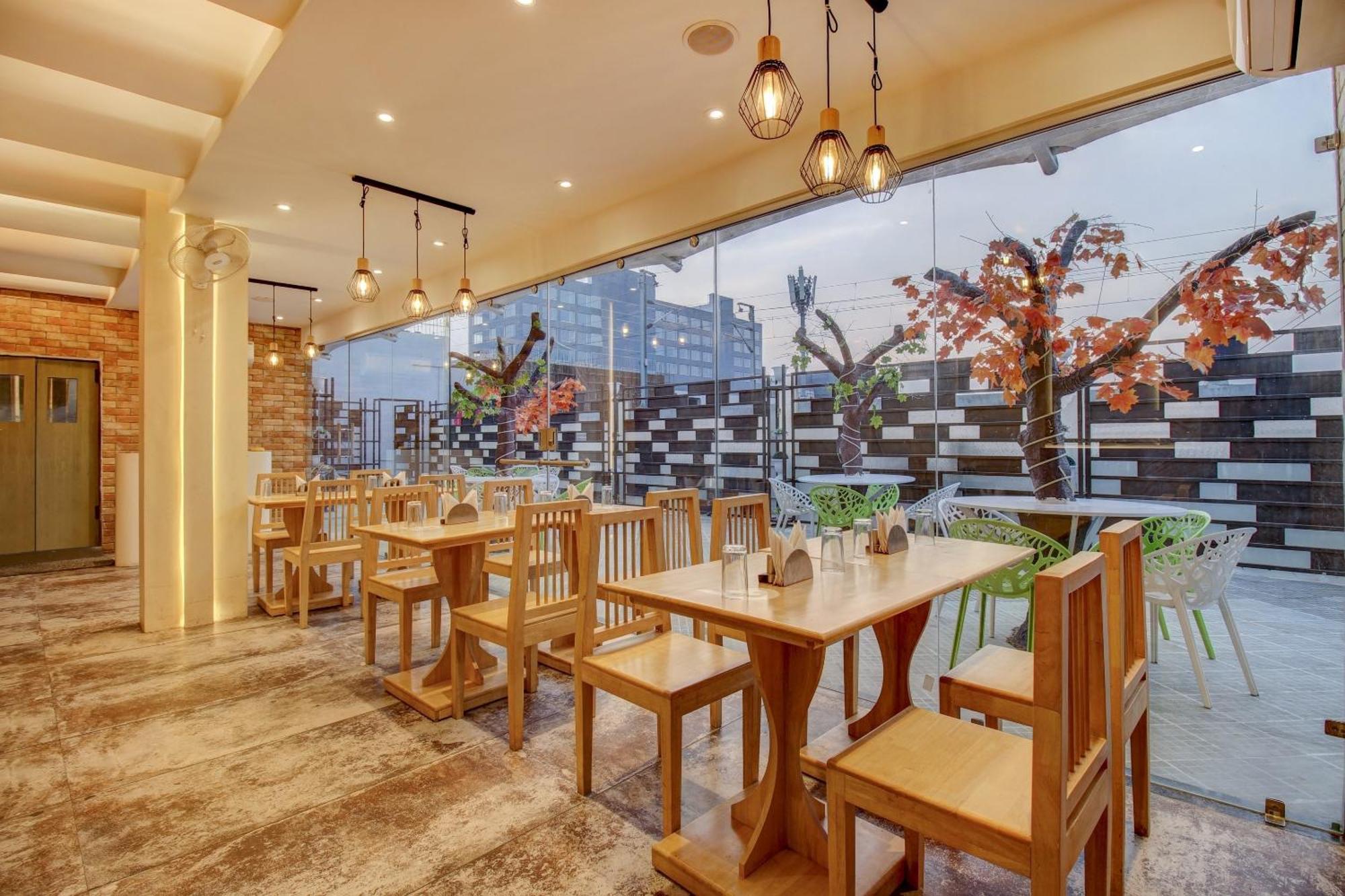 Townhouse Geetraj Near Shalimar Gateway Lucknow Hotell Eksteriør bilde
