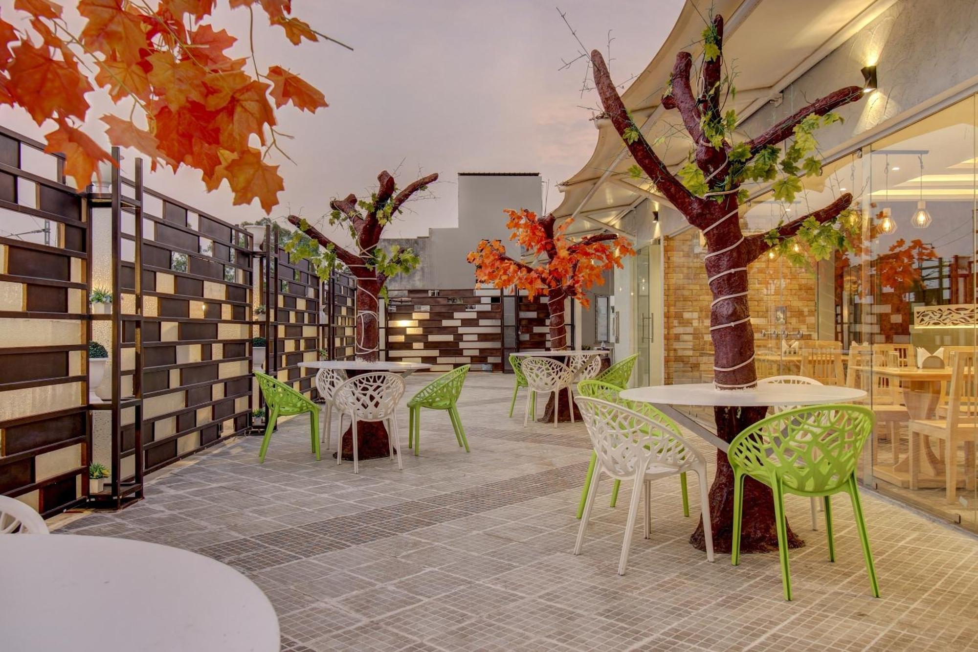 Super Townhouse Geetraj Near Shalimar Gateway Lucknow Hotell Eksteriør bilde