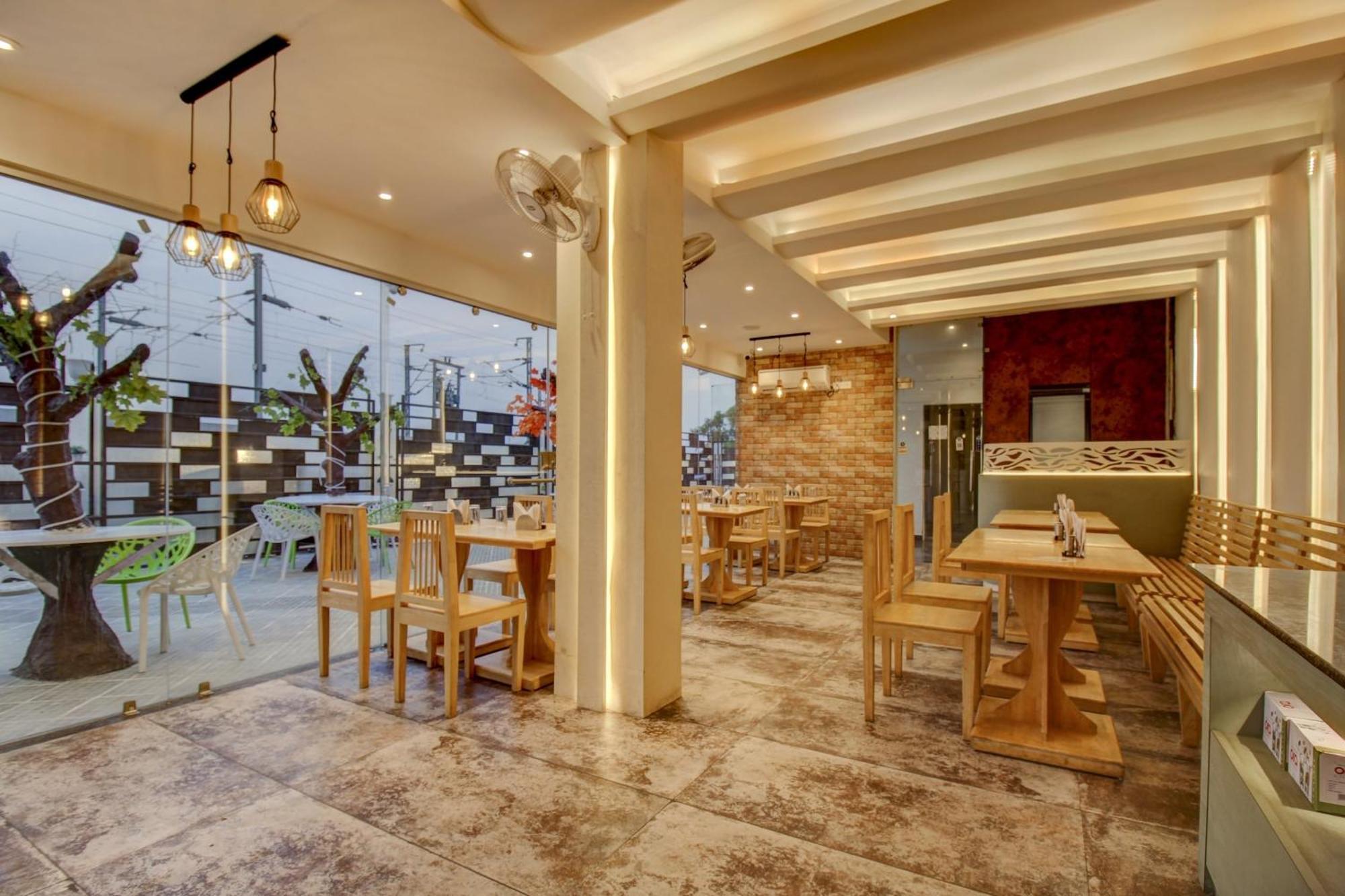 Townhouse Geetraj Near Shalimar Gateway Lucknow Hotell Eksteriør bilde